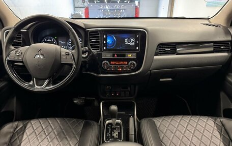 Mitsubishi Outlander III рестайлинг 3, 2019 год, 1 629 000 рублей, 9 фотография