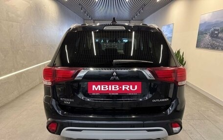 Mitsubishi Outlander III рестайлинг 3, 2019 год, 1 629 000 рублей, 5 фотография