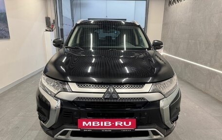 Mitsubishi Outlander III рестайлинг 3, 2019 год, 1 629 000 рублей, 2 фотография