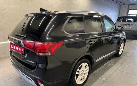Mitsubishi Outlander III рестайлинг 3, 2019 год, 1 629 000 рублей, 4 фотография