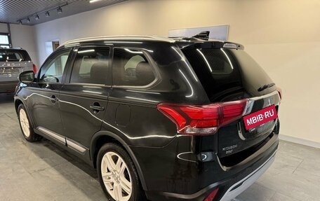 Mitsubishi Outlander III рестайлинг 3, 2019 год, 1 629 000 рублей, 6 фотография