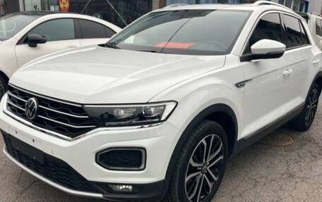 Volkswagen T-Roc I, 2022 год, 1 360 000 рублей, 2 фотография