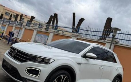 Volkswagen T-Roc I, 2022 год, 1 385 000 рублей, 2 фотография