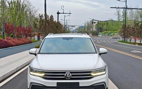 Volkswagen Tiguan II, 2023 год, 2 290 000 рублей, 3 фотография