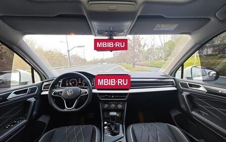 Volkswagen Tiguan II, 2023 год, 2 290 000 рублей, 9 фотография