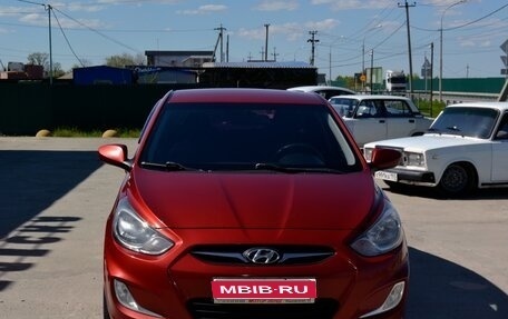 Hyundai Solaris II рестайлинг, 2011 год, 860 000 рублей, 1 фотография