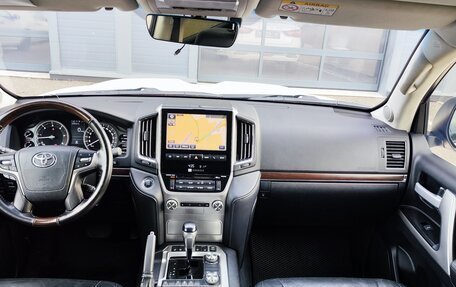 Toyota Land Cruiser 200, 2018 год, 5 750 000 рублей, 10 фотография