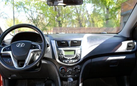 Hyundai Solaris II рестайлинг, 2011 год, 860 000 рублей, 10 фотография