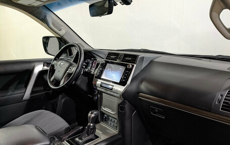 Toyota Land Cruiser Prado 150 рестайлинг 2, 2018 год, 4 400 000 рублей, 13 фотография