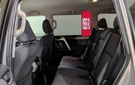 Toyota Land Cruiser Prado 150 рестайлинг 2, 2018 год, 4 400 000 рублей, 18 фотография