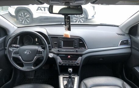 Hyundai Elantra VI рестайлинг, 2017 год, 1 359 000 рублей, 10 фотография