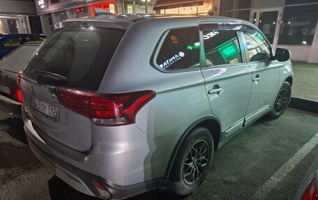 Mitsubishi Outlander III рестайлинг 3, 2021 год, 2 350 000 рублей, 2 фотография