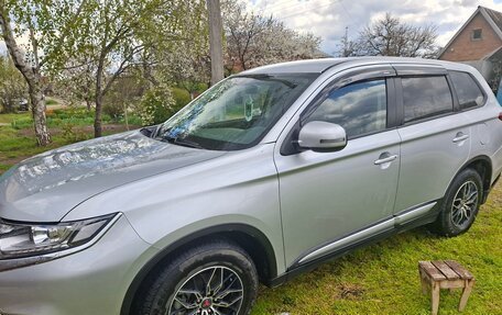 Mitsubishi Outlander III рестайлинг 3, 2021 год, 2 350 000 рублей, 3 фотография