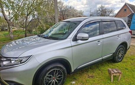 Mitsubishi Outlander III рестайлинг 3, 2021 год, 2 350 000 рублей, 6 фотография