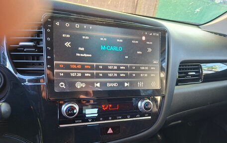 Mitsubishi Outlander III рестайлинг 3, 2021 год, 2 350 000 рублей, 9 фотография