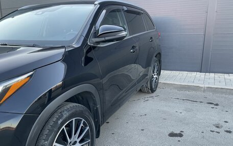 Toyota Highlander III, 2019 год, 3 745 000 рублей, 2 фотография