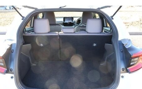 Toyota Yaris, 2023 год, 1 100 000 рублей, 4 фотография