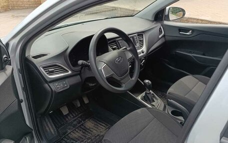 Hyundai Solaris II рестайлинг, 2018 год, 1 299 000 рублей, 9 фотография