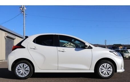 Toyota Yaris, 2023 год, 1 100 000 рублей, 3 фотография