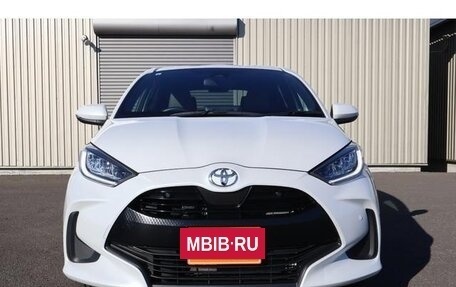 Toyota Yaris, 2023 год, 1 100 000 рублей, 2 фотография