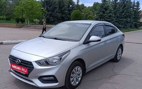 Hyundai Solaris II рестайлинг, 2018 год, 1 299 000 рублей, 3 фотография