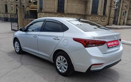 Hyundai Solaris II рестайлинг, 2018 год, 1 299 000 рублей, 5 фотография