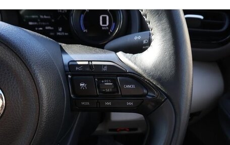 Toyota Yaris, 2023 год, 1 100 000 рублей, 8 фотография