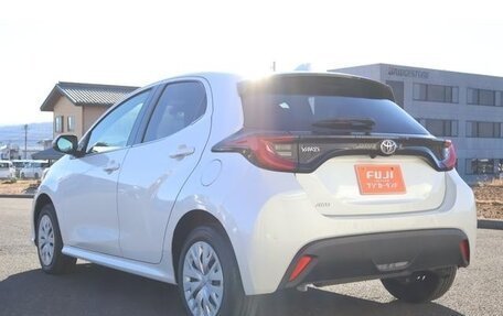 Toyota Yaris, 2023 год, 1 100 000 рублей, 6 фотография