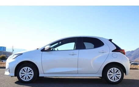 Toyota Yaris, 2023 год, 1 100 000 рублей, 5 фотография