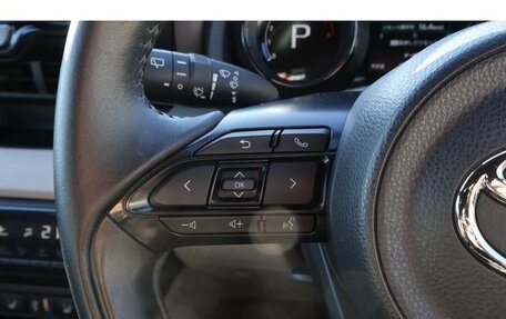 Toyota Yaris, 2023 год, 1 100 000 рублей, 9 фотография