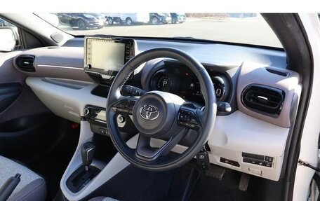 Toyota Yaris, 2023 год, 1 100 000 рублей, 13 фотография