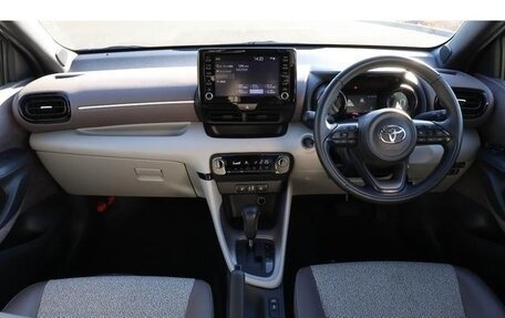 Toyota Yaris, 2023 год, 1 100 000 рублей, 17 фотография