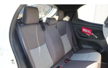 Toyota Yaris, 2023 год, 1 100 000 рублей, 10 фотография