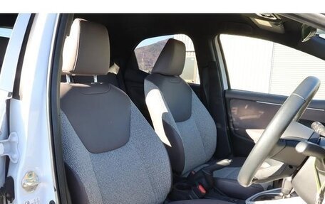 Toyota Yaris, 2023 год, 1 100 000 рублей, 14 фотография