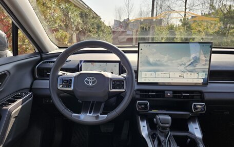 Toyota RAV4, 2026 год, 4 080 000 рублей, 18 фотография