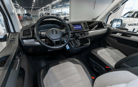 Volkswagen Multivan T6 рестайлинг, 2019 год, 4 000 000 рублей, 7 фотография