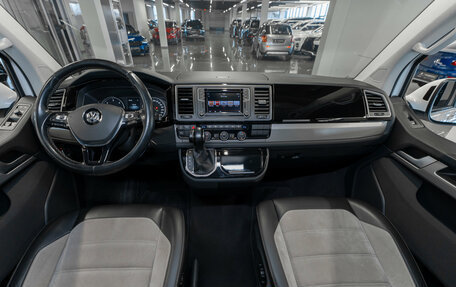 Volkswagen Multivan T6 рестайлинг, 2019 год, 4 000 000 рублей, 8 фотография