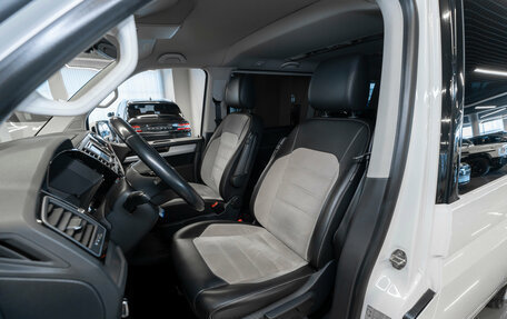 Volkswagen Multivan T6 рестайлинг, 2019 год, 4 000 000 рублей, 9 фотография