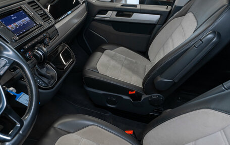 Volkswagen Multivan T6 рестайлинг, 2019 год, 4 000 000 рублей, 18 фотография