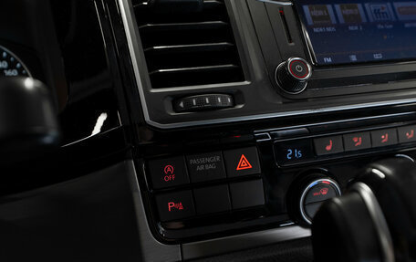 Volkswagen Multivan T6 рестайлинг, 2019 год, 4 000 000 рублей, 19 фотография