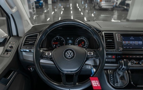 Volkswagen Multivan T6 рестайлинг, 2019 год, 4 000 000 рублей, 10 фотография