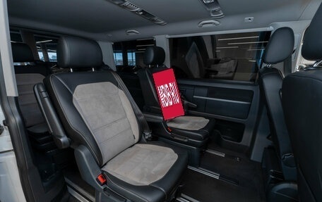 Volkswagen Multivan T6 рестайлинг, 2019 год, 4 000 000 рублей, 12 фотография