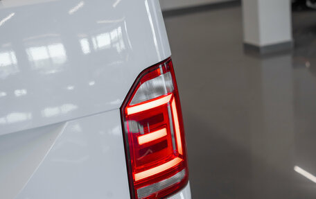 Volkswagen Multivan T6 рестайлинг, 2019 год, 4 000 000 рублей, 27 фотография