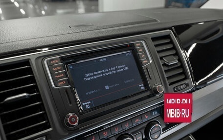 Volkswagen Multivan T6 рестайлинг, 2019 год, 4 000 000 рублей, 23 фотография