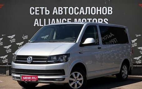 Volkswagen Caravelle T6 рестайлинг, 2015 год, 2 600 000 рублей, 3 фотография