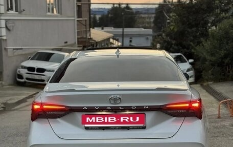 Toyota Avalon, 2022 год, 3 800 000 рублей, 2 фотография
