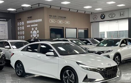 Hyundai Elantra, 2022 год, 1 645 000 рублей, 2 фотография