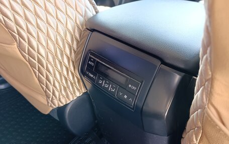 Toyota Land Cruiser Prado 150 рестайлинг 2, 2018 год, 4 699 000 рублей, 12 фотография