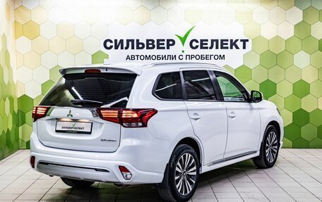 Mitsubishi Outlander III рестайлинг 3, 2022 год, 2 700 000 рублей, 2 фотография