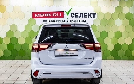 Mitsubishi Outlander III рестайлинг 3, 2022 год, 2 700 000 рублей, 4 фотография